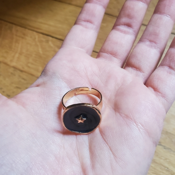 NWOT Gold Dark Grey Star Ring - Picture 12 of 13